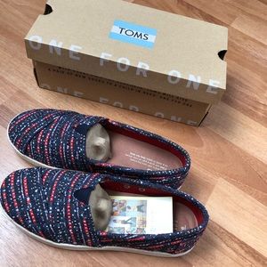 BRAND NEW ✨ Size 6 TOMS